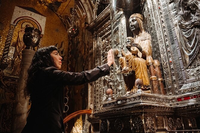 Full-Day Trip Barcelona to Montserrat Monastery & Cava Winery - Inside Abadia de Montserrat: basilica time and the La Moreneta moment