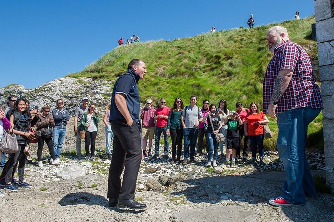 Game of Thrones and Giant's Causeway Full-Day Tour from Belfast - Ballintoy and The Fullerton Arms: lunch plus the Doors of Thrones