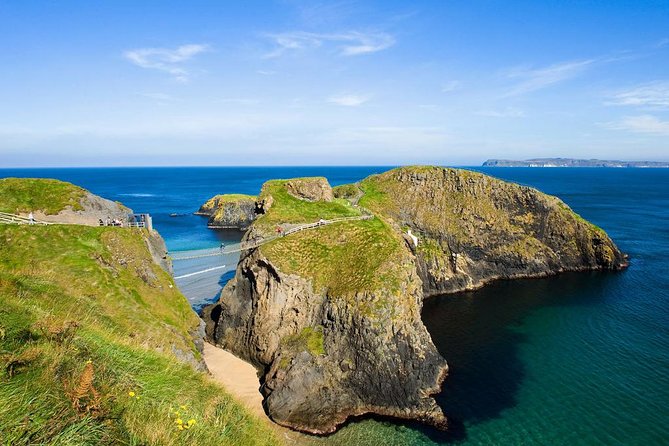 Giant's Causeway Full Day Tour from Belfast - What the guides can change: storytelling, humor, and onboard flow