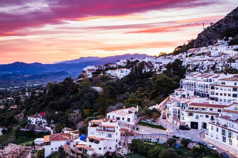 Gibraltar and Mijas town Day Trip with Free Time from Málaga - Getting from Málaga: the motorway plan and border reality