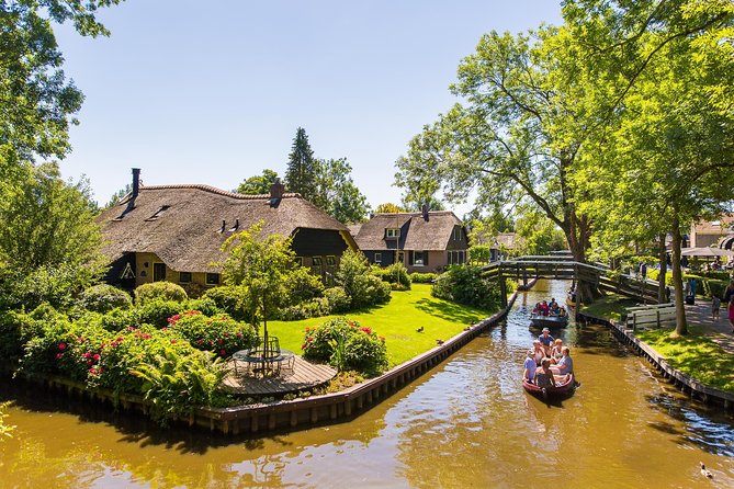 Giethoorn and Afsluitdijk Day Trip from Amsterdam with Boat Trip - Exploring Giethoorn on Foot: Car-Free Time That Lets You Follow Curiosity