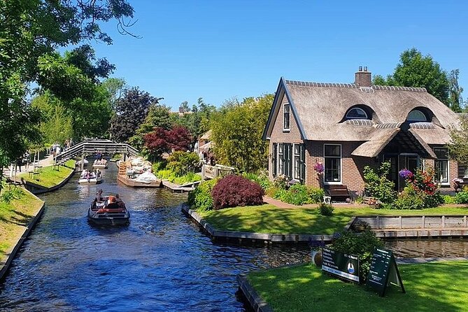 Giethoorn Day Tour from Amsterdam with Small Boat Ride - The 1-hour electric boat ride where you steer (not just watch)