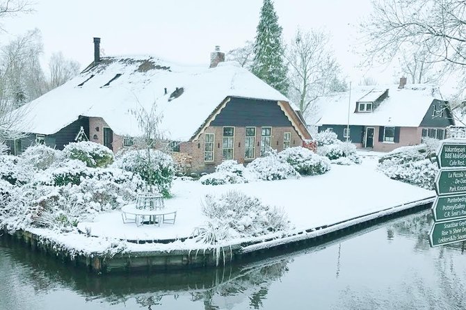 Giethoorn Day Tour from Amsterdam with Small Boat Ride - Lunch and free time: plan your next move in Giethoorn