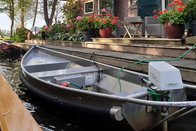 Giethoorn Day Tour from Amsterdam with Small Boat Ride - Who should book this day trip, and who should skip it