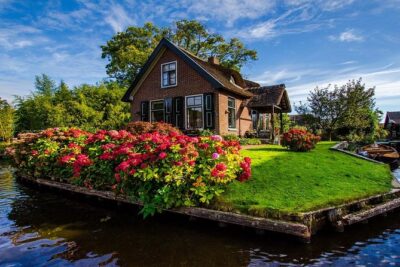 Giethoorn Guided DayTrip from Amsterdam - The Giethoorn Boat Cruise: Why the Water Ride Matters