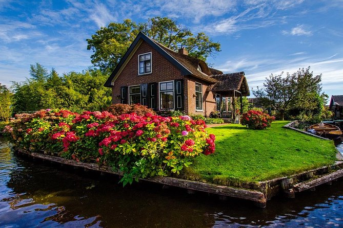 Giethoorn Guided DayTrip from Amsterdam - The Giethoorn Boat Cruise: Why the Water Ride Matters