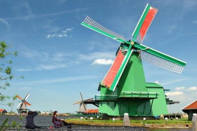 Giethoorn, Zaanse Schans Windmills Guided Day Trip from Amsterdam - Getting To Zaanse Schans: Early Start, Easy Exit From Amsterdam