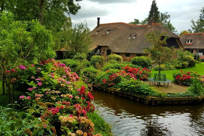 Giethoorn, Zaanse Schans Windmills Guided Day Trip from Amsterdam - The Road Trip Moment: Listening Makes It Better