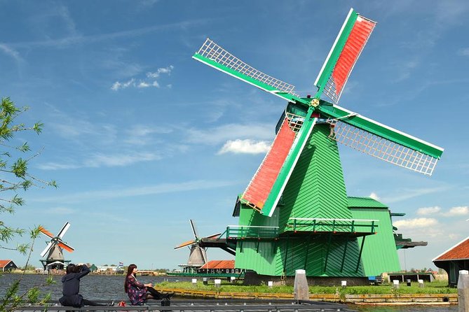 Giethoorn, Zaanse Schans Windmills Guided Day Trip from Amsterdam - Getting To Zaanse Schans: Early Start, Easy Exit From Amsterdam