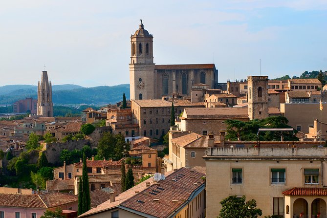Girona Full Day Tour from Barcelona - Muralles de Girona and city views: walls, alleys, and those Onyar Houses