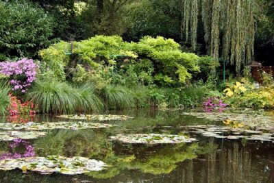 Giverny and Monet's Garden Half-Day Trip from Paris - Clos Normand: the courtyard garden that feels like a painting