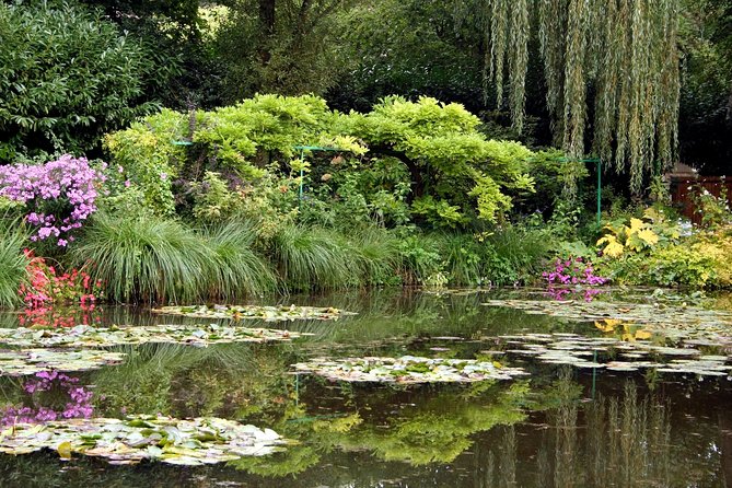 Giverny and Monet's Garden Half-Day Trip from Paris - Clos Normand: the courtyard garden that feels like a painting