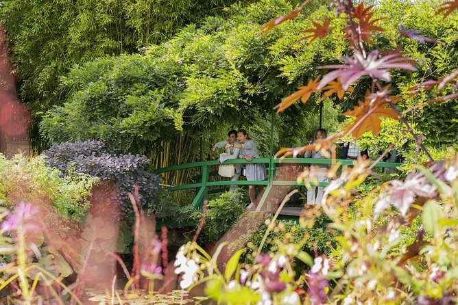 Giverny and Monet's House Half Day Trip from Paris Guide or Audio - Coach comfort and the Paris-to-Giverny transfer