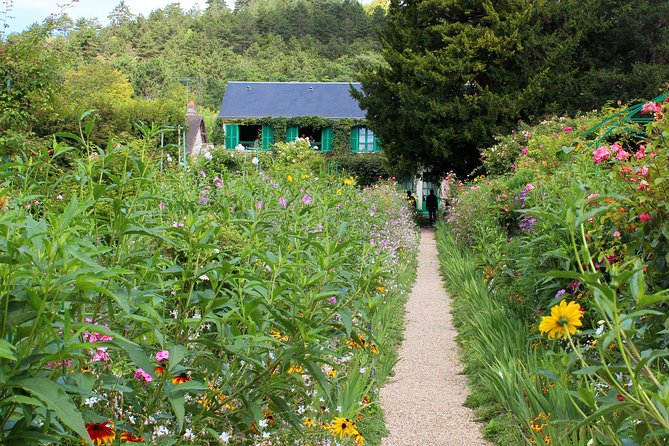 Giverny Monet's Home & Versailles Palace Day Trip from Paris - Quick hits