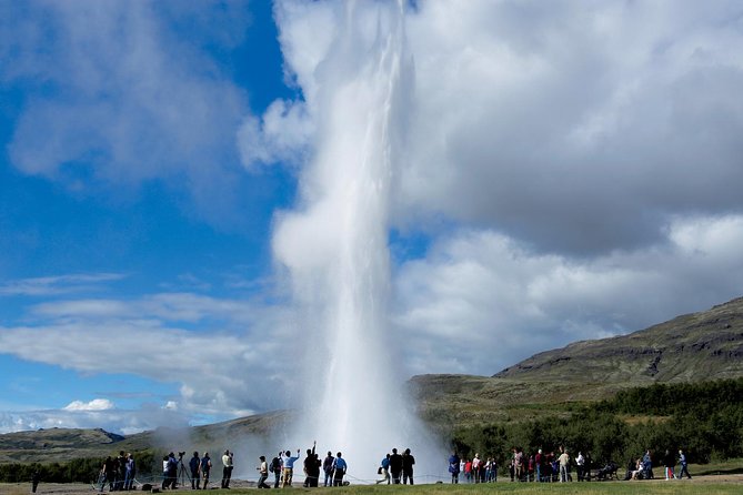 Golden Circle and Fontana Geothermal Spa Day Trip from Reykjavik - Gullfoss Waterfall: The Photo Stop That Actually Delivers