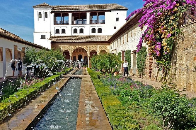 Granada Day Trip: Alhambra & Nazaries Palaces from Seville - Inside the Nasrid Palaces: What Makes This Visit Worth the Day Trip
