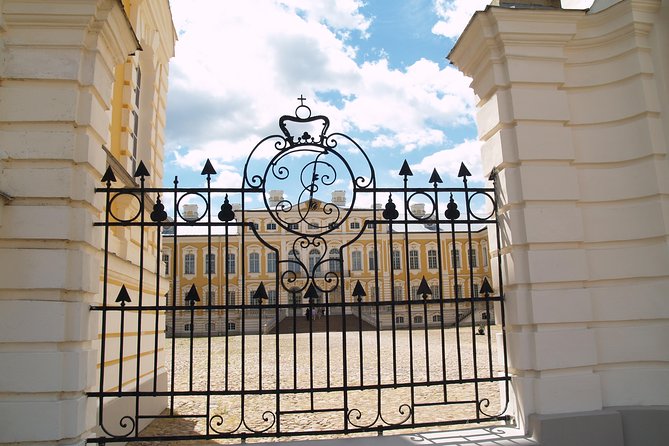 Group Day trip to Rundale Palace, Hill of Crosses & Bauska Castle - Stop 2: Rundale Palace’s French Gardens and Two Hours to Breathe
