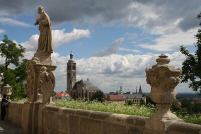 Half Day Trip to Kutna Hora and Bone Church from Prague - Sedlec Ossuary (Bone Church): The Spooky Part That Actually Feels Artful