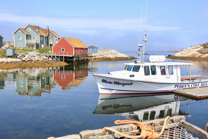 Halifax: Peggy's Cove tour - Seawall Walk and Coastal Views: Short but Worth It