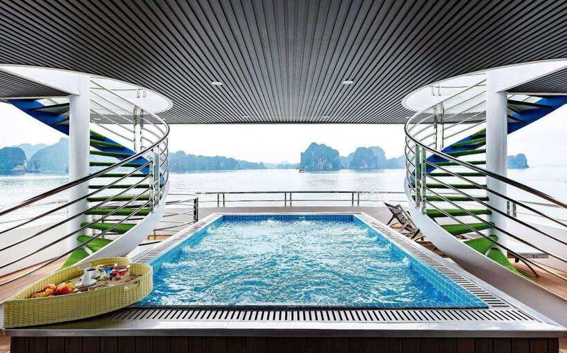 Hanoi: Ha Long Bay Day Trip - Luxury Cruise & Buffet Lunch - On the drive to Tuan Chau: highway time and a pearl-farming stop