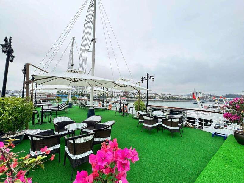 Hanoi: Ha Long Bay Day Trip - Luxury Cruise & Buffet Lunch - Luon area kayaking or bamboo boat: the best water moment