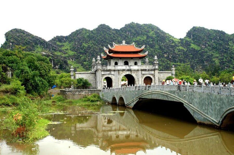 Hanoi: Hoa Lu, Trang An, and Mua Cave Full-Day Trip - Trang An boat trip: the calm part of the day