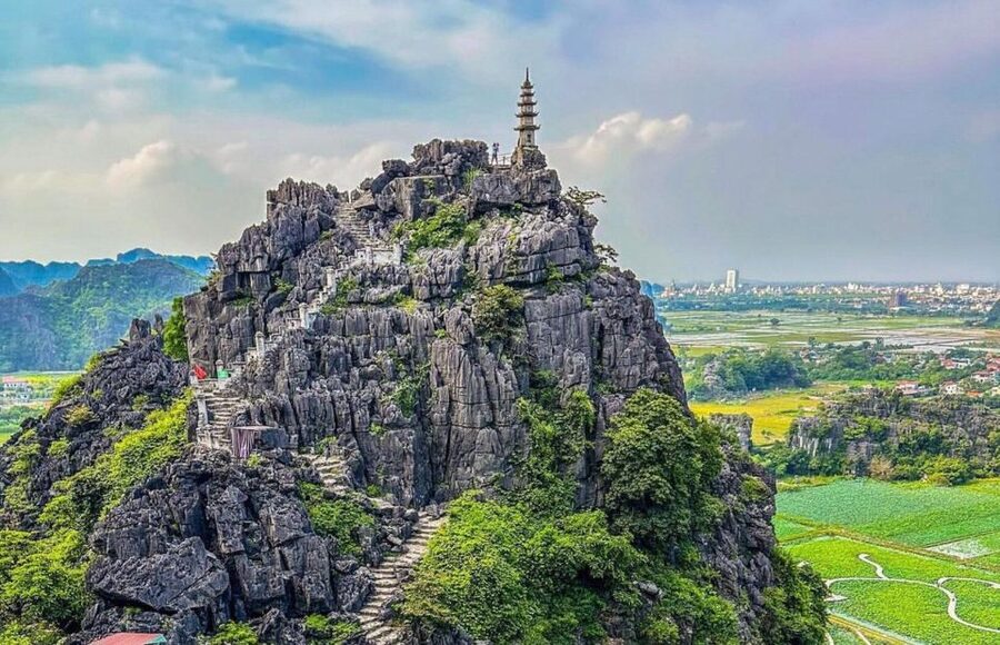 Hanoi: Hoa Lu, Trang An, and Mua Cave Full-Day Trip - Mua Cave: the 500 stone steps and the Tam Cốc view