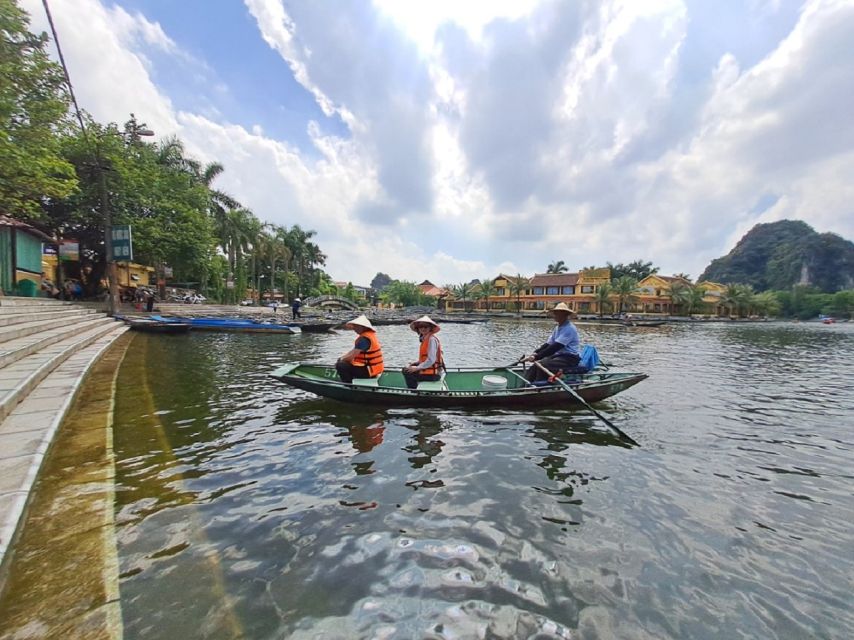 Hanoi: Ninh Binh, Hoa Lu, Tam Coc and Mua Cave Day Trip - Mua Cave and 500 steps: the Lying Dragon Mountain payoff