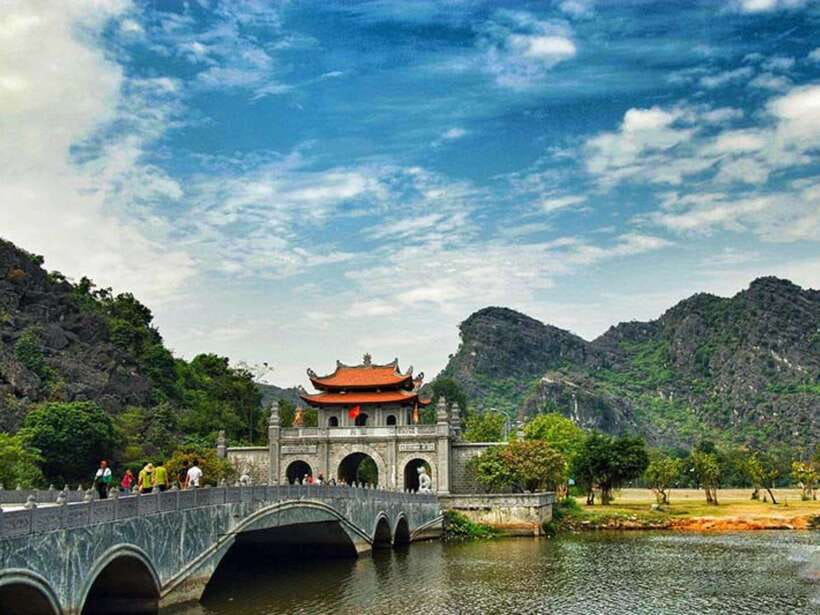 Hanoi: Ninh Binh, Hoa Lu, Trang An & Mua Cave Day Trip - Hoa Lu: Vietnam’s Ancient Capital in Limestone Mountains