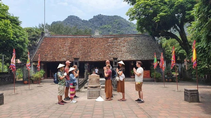 Hanoi/Ninh Binh: Tam Coc, Hoa Lu & Mua Caves Full-Day Trip - Lunch in Ninh Binh: included fuel, not an afterthought