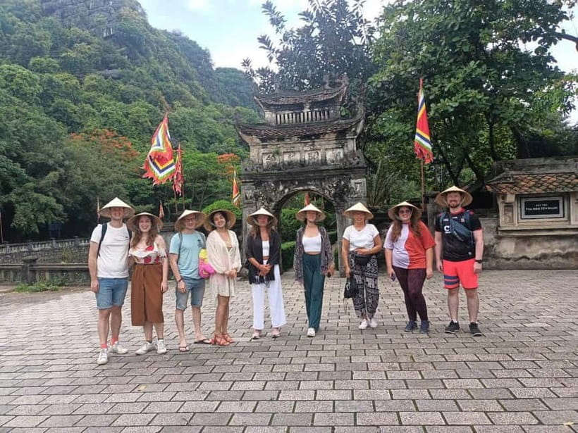 Hanoi/Ninh Binh: Tam Coc, Hoa Lu & Mua Caves Full-Day Trip - Hoa Lu Ancient Capital: Dinh and Le King temples