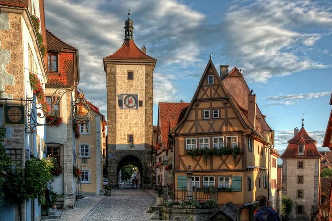 Heidelberg and Rothenburg Day Trip from Frankfurt - Heidelberg Castle: ruins, panoramas, and the Heidelberg Tun
