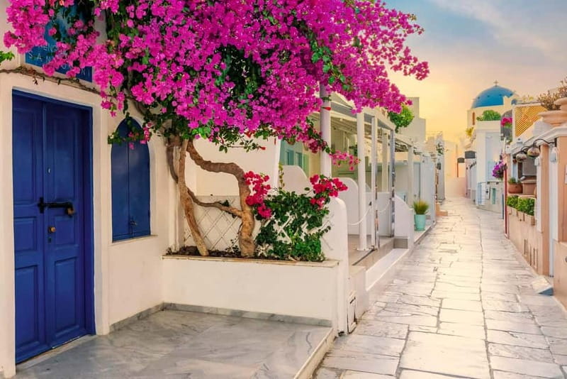Heraklion: Guided Santorini Day Trip with Ferry Cruise - The guided bus tour: facts that make the island make sense