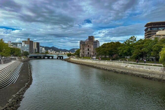 Hiroshima and Miyajima Day Trip with Itsukushima Shrine & Ferry - Starting in Hiroshima Station: meet the guide and get moving fast