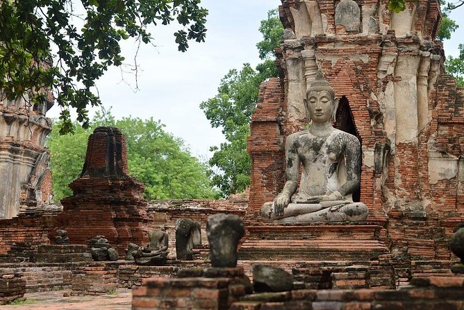 Historical City of Ayutthaya - Unesco Full Day Tour From Bangkok - Wihan Phra Mongkhon Bophit and Wat Phra Si Sanphet: bronze Buddha and royal authority
