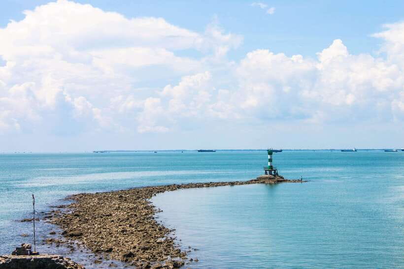 Ho Chi Minh City: Vung Tau Beach Full-Day Trip with Lunch - Coconut Candy and the Bottle Collection Push