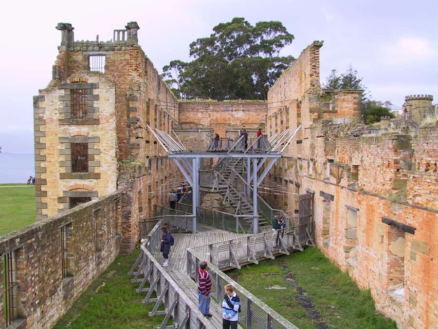 Hobart: Port Arthur & Tasman Park Full-Day Trip with Cruise - From Hobart to the Tasman Peninsula: the day starts with variety