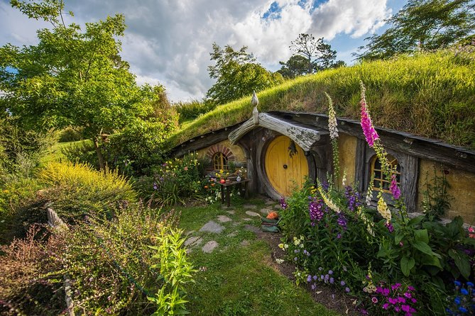 Hobbiton Movie Set Small Group Fully Guided Day Tour from Auckland - Timing, photo spots, and avoiding the common day-trip stress