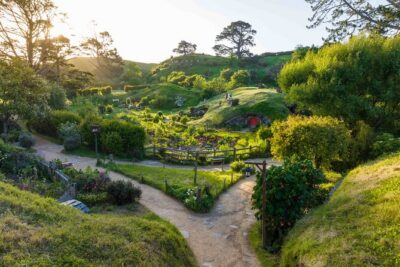 Hobbiton & Waitomo Caves Guided Day Trip from Auckland incl lunch - Hobbiton Movie Set: more than just movie photos