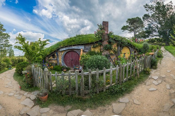 Hobbiton & Waitomo Caves Guided Day Trip from Auckland incl lunch - The Green Dragon Inn drink: a small inclusion with a big mood