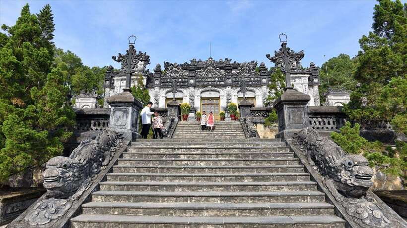 Hoi An/Da Nang : Private Day Trip to Imperial City - Hue - Thien Mu Pagoda: Hue’s oldest pagoda and the feel of Buddhism in motion
