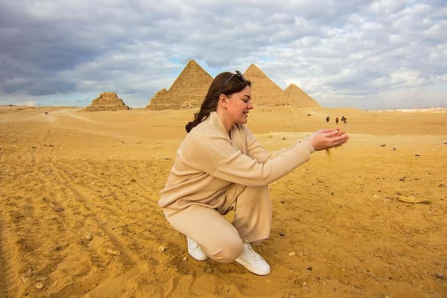Hurghada: Cairo Pyramids, Sphinx & Egyptian Museum Day Trip - Timing reality: heat, crowds, and why the day can run long