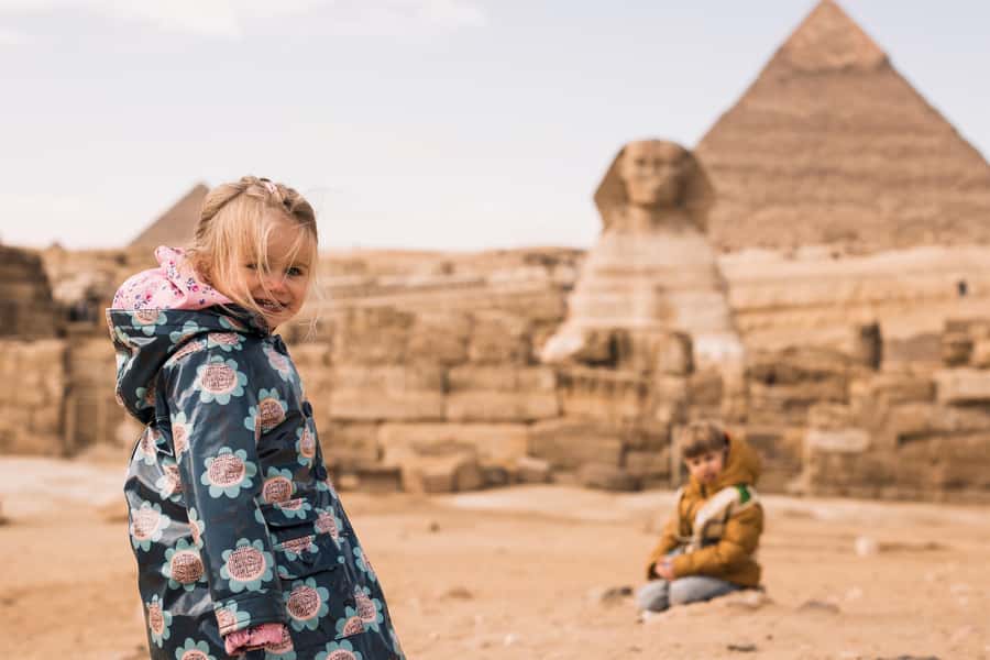 Hurghada Day Trip to Giza Pyramids, Sphinx, Museum and lunch - Guide quality and group flow in Cairo traffic