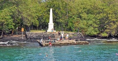 Kailua-Kona: Captain Cook Reef Catamaran Day Trip with Lunch - The Captain Cook Monument stop: history you can point at