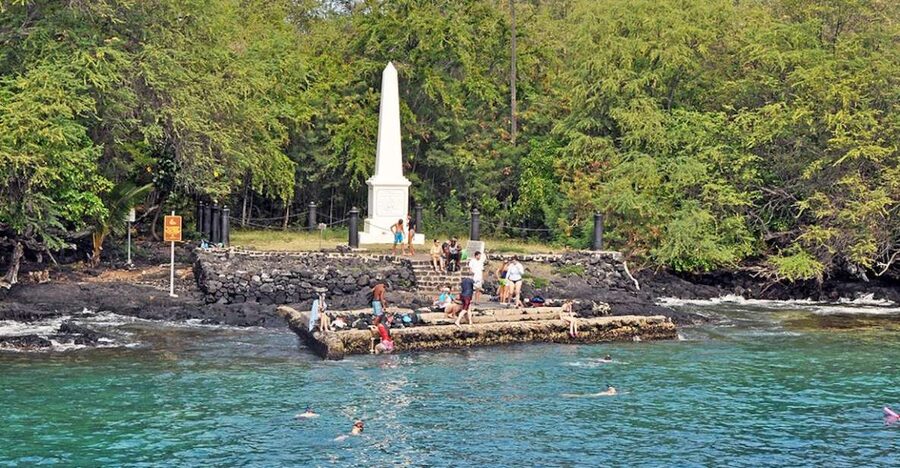 Kailua-Kona: Captain Cook Reef Catamaran Day Trip with Lunch - The Captain Cook Monument stop: history you can point at