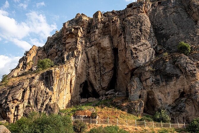Khor Virap, Noravank & Birds' Cave Day Trip with Wine Tasting - Areni-1 Birds’ Cave: 5,000-6,000-Year Finds