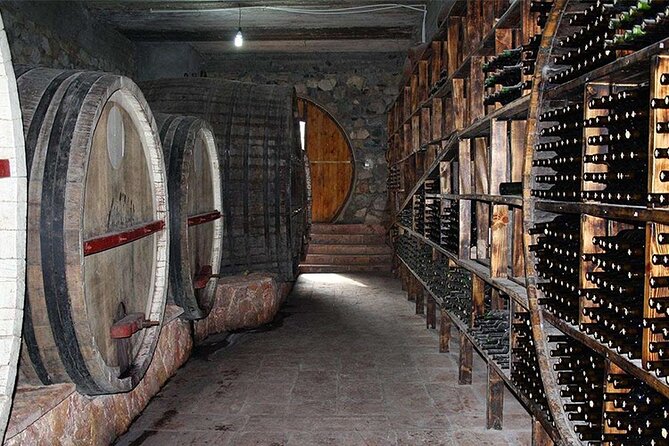 Khor Virap, Noravank & Birds' Cave Day Trip with Wine Tasting - Bilingual Guides (English and Russian) Make the Stops Click