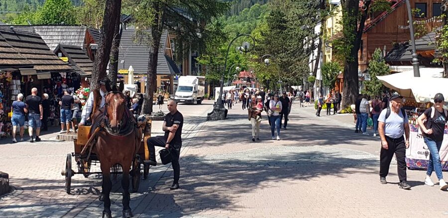 Krakow: Zakopane, Funicular, Cheese, and Highland Day Trip - Gubałówka cable car/funicular: the views that make this day trip feel worth it