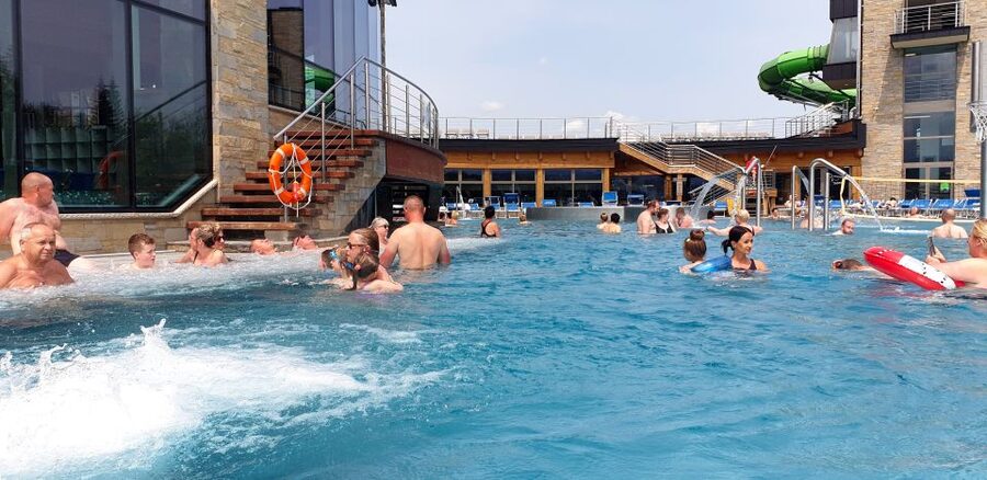 Krakow: Zakopane, Gubałówka & Thermal Baths – Full-Day Tour - Chochołów Village: Wooden Architecture and Highland Atmosphere