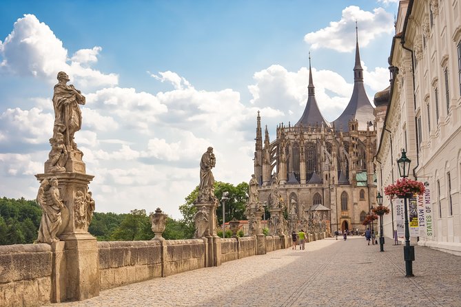 Kutna Hora Private Day Trip from Prague by Train - The Prague-to-Kutná Hora train ride: less friction, more sightseeing
